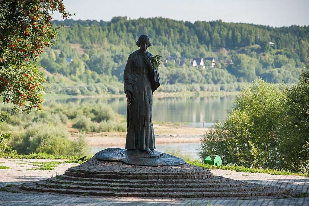 Памятник Марине Цветаевой